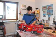Hobbyists Kevin have chosen a real high-tech vehicle: the SLF 4000/250 special fire-fighting vehicle in 1:14 scale.