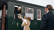 Am 01.06.1927 weihte Reichspräsident Paul von Hindenburg den Damm nach Sylt ein (Spielszene). Das kleine Mädchen mit dem Blumenstrauß ist heute eine alte Dame.