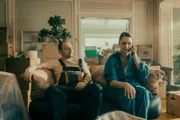 Am Anfang eines neuen Lebensabschnitts: Dragan Vujic als Pirmin, Lena Furrer als Regina