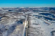 Die Winter dauern in Lappland manchmal acht Monate. Die Natur ruht unter einer dicken, weißen Schneedecke.