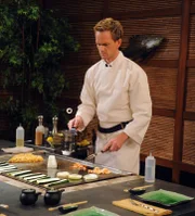 Da Barney (Neil Patrick Harris) es albern findet, wie der Koch vor ihren Augen das Essen zubereitet, schließt er eine Wette mit Marshall ab.Nun muss er selbst vor seinen Freunden kochen ...