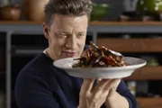 Rezepte mit einer minimalen Anzahl an Zutaten kreieren, um den maximalen Geschmack zu liefern? Jamie Oliver zeigt, wie das geht ...