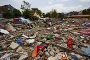 Ein Erdbeben in Kathmandu hat völlige Verwüstung hinterlassen.