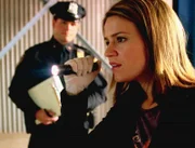 Mit ihren gründlichen Recherchen am Tatort trägt Detective Lindsay Monroe (Anna Belknap) zur Aufklärung des Mordes bei.