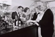 Senator Service in der First Class einer Boeing 707 der Lufthansa (um 1965)  Foto: Deutsche Lufthansa AG / 1965  CHD411-6-6