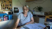 Der 66-jährigen Dagmar droht der finanzielle Ruin. Vor über einem Jahr hat sie zum ersten Mal die Rente beantragt. Immer wieder fehlten Unterlagen und Urkunden..