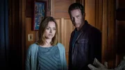 Tom (Stephen Moyer) und Sam (Zoe Tapper) bieten ihr Haus an, um Menschen in Gefahr zu schützen. Doch langsam wissen sie selbst nicht mehr, wer von ihren Gästen Freund oder Feind ist.