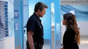 John Nolan (Nathan Fillion) und Jessica Russo (Sarah Shahi) klären ihre Beziehungsprobleme.
