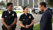 Chen (Melissa O´Neil, M.) und West (Titus Makin Jr., l.) sind offiziell keine Rookies mehr. An ihrem ersten Tag als vollwertige Polizisten hat Detective Caradine (Kamar de los Reyes, r.) einen Auftrag für die beiden. Doch der ist nicht so aufregend, wie erhofft.