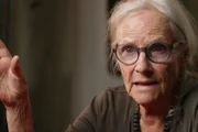 SRF DOK
Die Zwangsarbeiterinnen - Wie Bührle, Staat und Kirche profitierten
Elfie Grendene, 87, ehemalige Zwangsarbeiterin
SRF