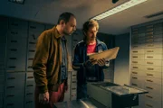 Tschugger
Staffel 3
2023
David Constantin, Johannes Bachmann, Jelena Vujovic, Fiona Schreier, Pascal Glatz, Christian Wehrlin 
Shining Film AG
 
Folge 5
 
Motiv 1
Dragan Vujic als Pirmin, Cavid Constantin als Bax
SRF/Dominic Steinmann