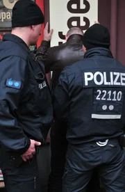Elf angeklagten Rockern wird vorgeworfen, an dem Mord an einem 26-jährigen Mann in einem Berliner Wettbüro beteiligt gewesen zu sein.