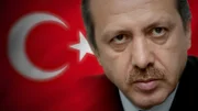 Seit Recep Tayyip Erdo?an im Jahr 2003 an die Macht gekommen ist hat die Türkei einen Abstieg von der Demokratie zur Autokratie erlebt.