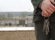 Ein Wärter im Gefängnis Butscha in der Nähe der ukrainischen Hauptstadt Kiew
