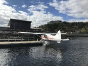 Das Wasserflugzeug, mit dem der zweite Offizier Christian Baumann und Staff Captain Andreas Slowik einen Rundflug über den Saguenay-Fjord in Kanada unternehmen.
