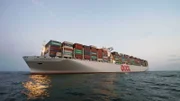 Das Fassungsvermögen der OOCL Hong Kong übertrifft das vieler anderer Transportschiffe um ein Vielfaches. Ihr Alleinstellungsmerkmal: Frachtgut-Container können auf diesem Schiff höher als üblich gestapelt werden.