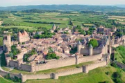 Zwei Mauerringe umschließen die Burg Carcassonne.