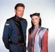 Captain John Sheridan (Bruce Boxleitner) und Delenn (Mira Furlan). . Babylon 5