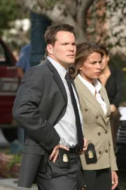 Versuchen einen neuen Fall aufzulösen: Colby (Dylan Bruno, l.) und Agent Jennifer Malloy (Lisa Vidal, r.) ...