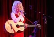 Dolly Parton hat mehr als 100 Millionen Alben verkauft und ist zehnfache Grammy-Gewinnerin.