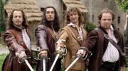 Einer für alle und alle für einen! Der junge D’Artagnan (Vincent Elbaz, 2.v.l.) schließt sich den königlichen Musketieren Athos (Heino Ferch, l.), Aramis (Grégori Derangère, 2.v.r.) und Porthos (Grégory Gadebois) an.
