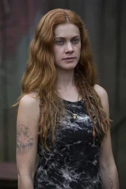 G'Winveer Farrell (Gillian Alexy)