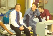 Dr. Kevin Casey (Michael J. Fox, l.), J. D. (Zach Braff)