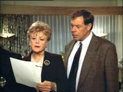 Jessica (Angela Lansbury) und Lt. Flint (Frederick Coffin) wollen unbedingt den wahren Mörder finden, denn Flints Sohn steht auch unter Verdacht.