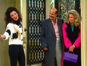 Nanny Fran (Fran Drescher, l.) mimt vor Onkel Jack (Zack Norman) und dessen Tochter Marsha (Nancy Frangione) die Hausherrin.
