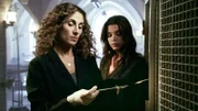 Detective Stella Bonasera (Melina Kanakaredes, l.) und Detective Aiden Burn (Vanessa Ferlito).