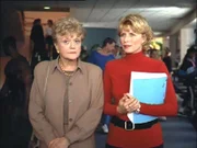 Jessica (Angela Lansbury) will einen lange zurückliegenden Entführungsfall lösen und spricht nun mit der Mutter (Marcia Strassman) des damaligen Opfers.