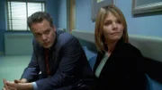 L-R: Detective Robert Goren (Vincent D'Onofrio), Detective Alexandra Eames  (Kathryn Erbe)