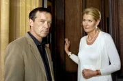 Edward (Michael Roll) ist auf der Suche nach Debbie, um das Mißverständnis zu klären. Doch aus Iris (Christine Mayn) kann ihm nicht weiterhelfen.