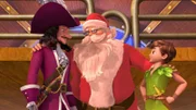 Nur wenn alle Frieden schließen und zusammenarbeiten, kann das Weihnachtsfest gelingen. Der Weihnachtsmann schließt Captain Hook und Peter Pan in seine Arme.