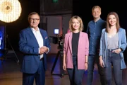 Jan Hofer (l.) und die 'RTL Direkt'-Reporter (v.r.) Linda-Kayleigh Bachem, Daniel Spliethoff und Juliane Bauermeister  +++