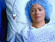 Jordan (Jill Hennessy) wird für ihre Gehirnoperation vorbereitet. Wird sie den komplizierten Eingriff überstehen?