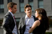 L-R: FBI-Agent Peter Burke (Tim DeKay), Neal Caffrey (Matt Bomer), Elizabeth Burke (Tiffani Thiessen)