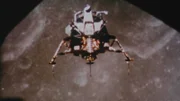 Die erste bemannte Mond-Mission im Landeanflug auf die Mondoberfläche am 20. Juli 1969.