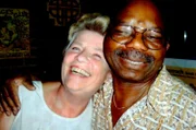 Christiane Blumhoff mit ihrem Mann Charles Bioudun Pearce, der 2005 verstorben ist.