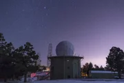 Ein AFS-Radarturm am Mount Lemmon Observatorium in der Nähe von Tucson, Arizona.