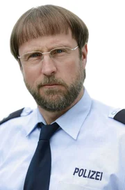 Polizeiobermeister Dietmar Schäffer (Bjarne Mädel)