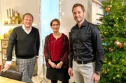 Björn Freitag (l), Yvonne Willicks (M) und Dieter Könnes freuen sich auf einen Abend mit tollen Gästen und einem festlichen Menü.