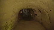 Bildunterschrift: Das unterirdische System des Schlosses Breze wurde einst von Hand gegraben und bot den Adligen einen Ort der letzten Zuflucht vor plündernden Wikingern.