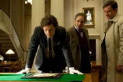 Kunstfälscher Neal (Matt Bomer, li.) kann Vincent (Stephen Singer) und Agent Burke (Tim DeKay) mit seinem Fachwissen überzeugen.