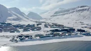 Longyearbyen: Mit 2500 Menschen aus 54 Nationen der größte Ort auf Spitzbergen.