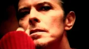 Bowies letztes Album "Blackstar" klingt wie eine düstere Ahnung. Wenige Tage nach der Veröffentlichung stirbt er an Krebs.