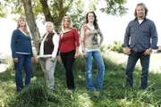 Kody Brown (R) with sister wives (L to R) Christine, Janelle, Meri and Robyn.