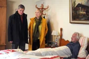 Bamberger (Horst Kummeth, links) und Vera (Sybille Waury) sind besorgt, als Carl (Bernd Reheuser) an einer schweren Ohrenentzündung leidet.