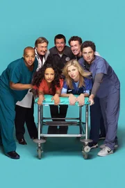 (3. Staffel) - Die Belegschaft des Sacred Heart Hospitals muss täglich mit neuen Überraschungen rechnen: (hinten) John Dorian (Zach Braff, r.), Turk (Donald Faison, l.), Dr. Phil Cox (John C. McGingley, 2.v.r.), Hausmeister (Neil Flynn, M.), Dr. Bob Kelso (Ken Jenkins, 2.v.l.) (vorne) Elliot (Sarah Chalke, r.), und Carla Espinosa (Judy Reyes, l.) ...