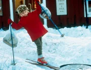Lotta (Grete Havnesköld) lernt Skifahren.